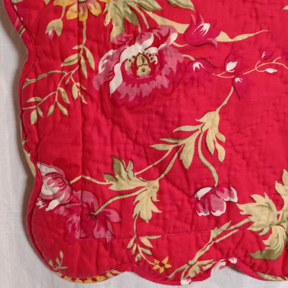 Pottery Barn Floral Red/Ivory Reversible Quilted Standard Pillow Shams *PAIR*
